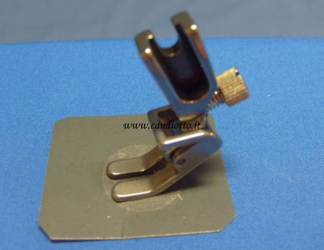 piedino arricciatore gambo alto con vite